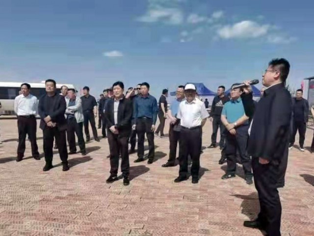 旗綠色礦山建設(shè)及礦區(qū)環(huán)境綜合整治現(xiàn)場(chǎng)觀(guān)摩會(huì)觀(guān)摩團(tuán)到物華煤礦現(xiàn)場(chǎng)觀(guān)摩